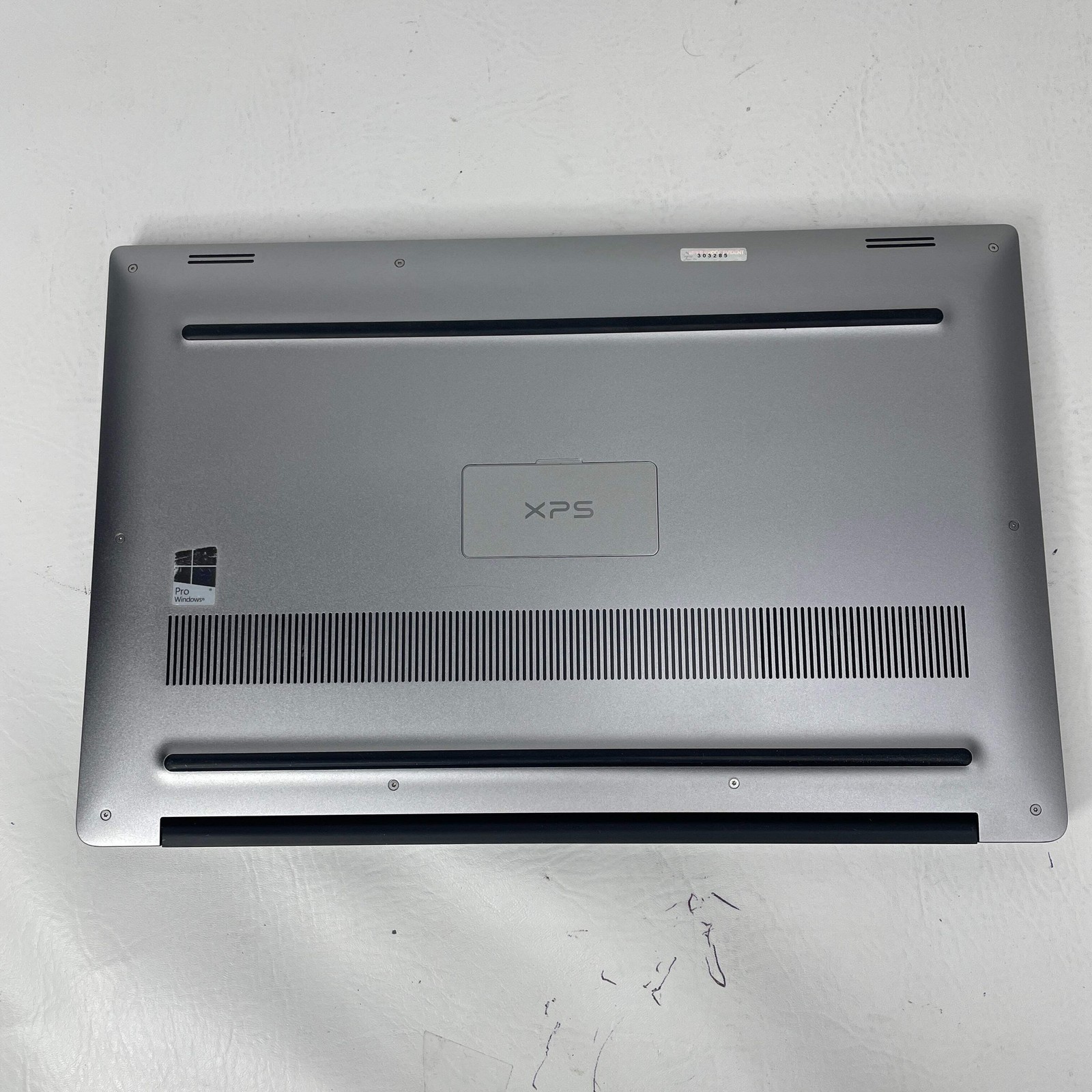 Dell XPS 9560 15.6″ i7-7700HQ 2.8GHz 16GB RAM 1TB SSD GeForce GTX 1050