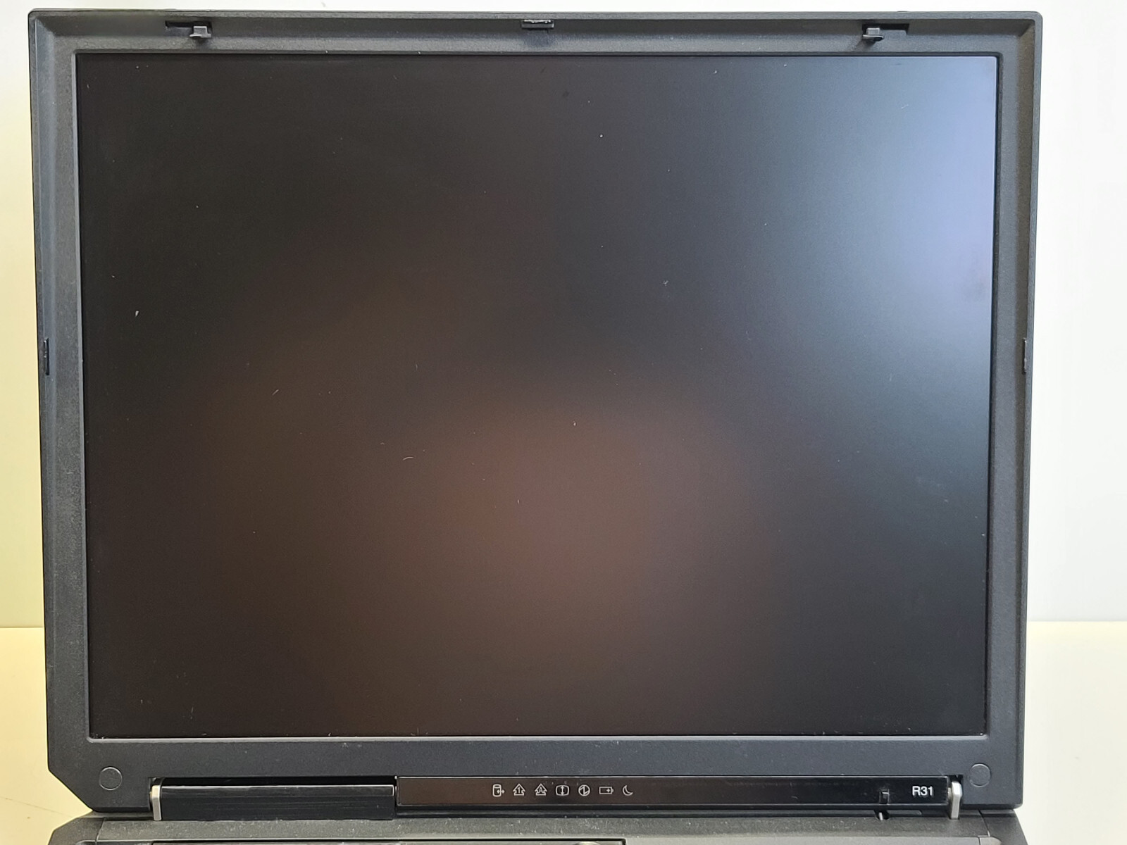 IBM Thinkpad R31 14.1″ Pentium 3 1000 + 384MB + 20GB Windows 98SE + DOCK TESTED