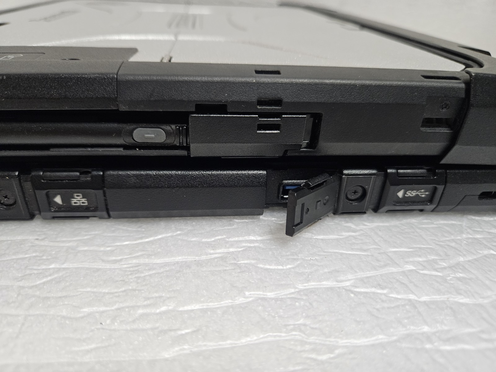 Panasonic Toughbook CF33 Intel I5 7600U 16GB RAM, Win11 Pro, No Hdd 0% Batt Life
