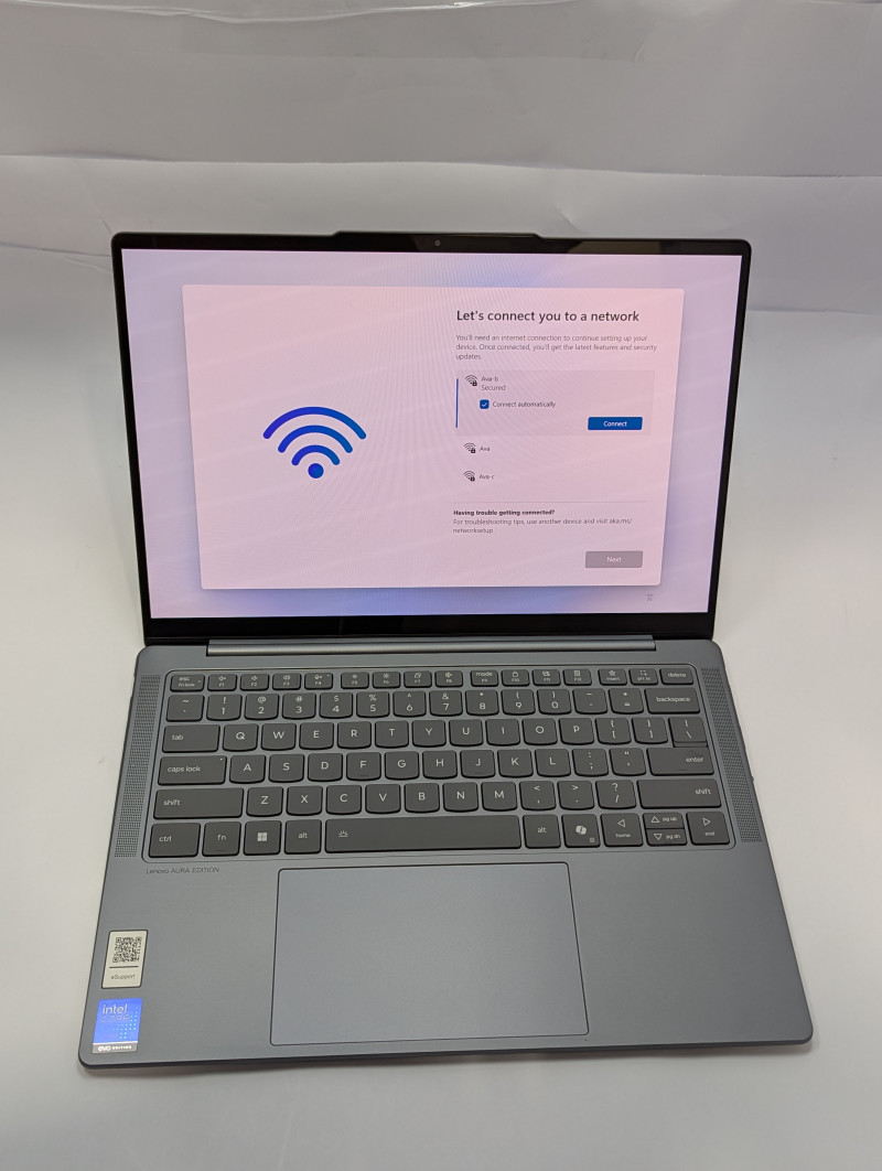 Lenovo Slim 7i 14″ WUXGA OLED Touch Aura Edition Ultra 7 258V 32GB RAM 1TB SSD