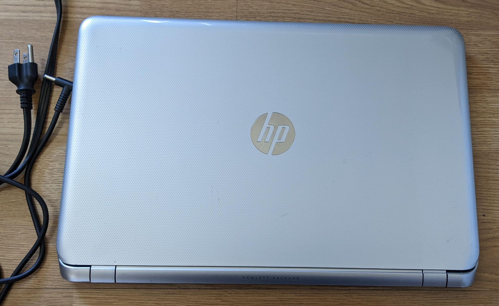 HP Pavilion 15-n237nr Laptop AMD A8-4555M 4GB Ram 700GB HDD Windows 10 DEAD BATT