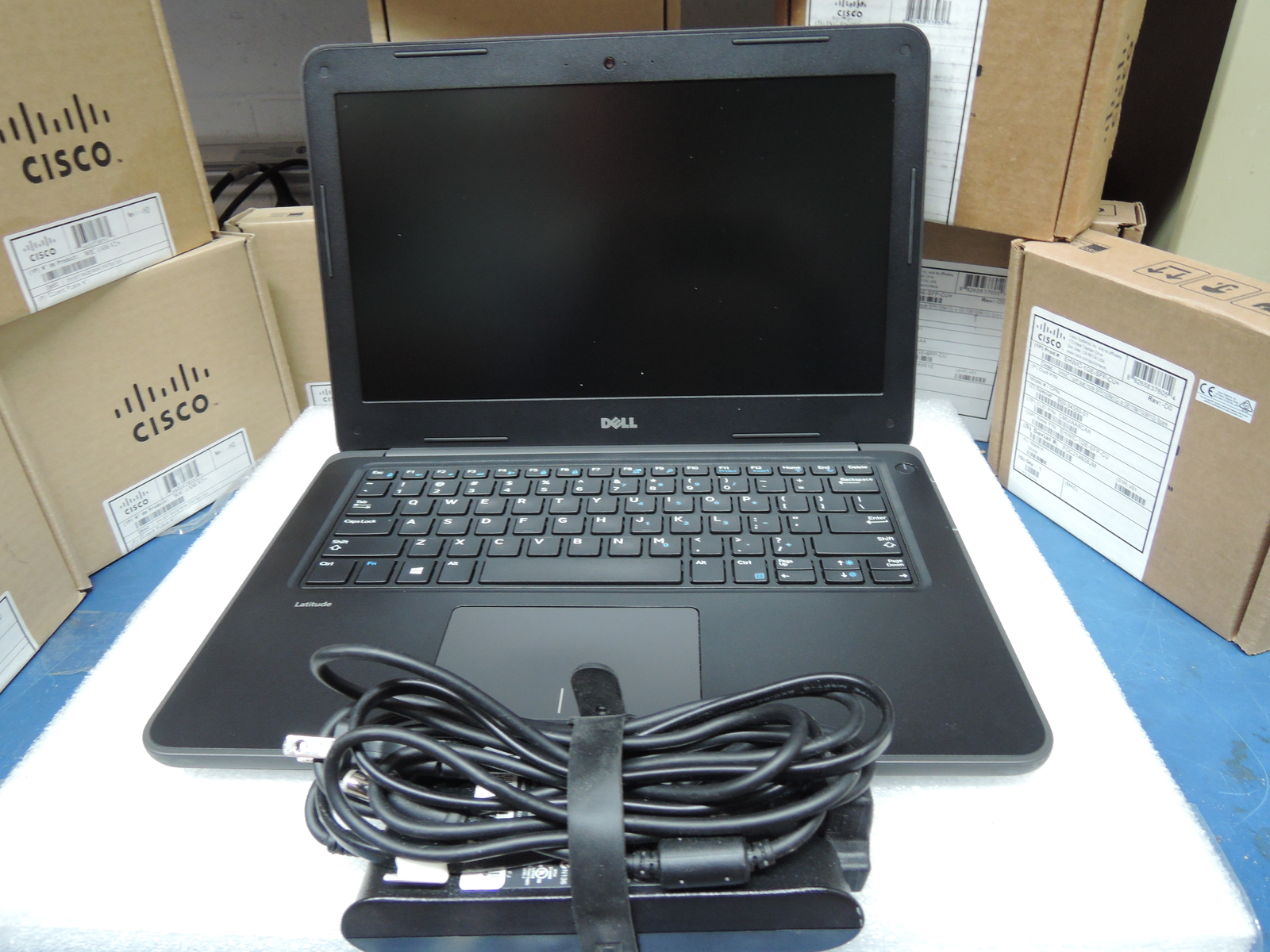 DELL LATITUDE 3380 13.3″ INTEL CORE i3-6006U WINSDOWS10 PRO 2GHz 4GB RAM 128G.