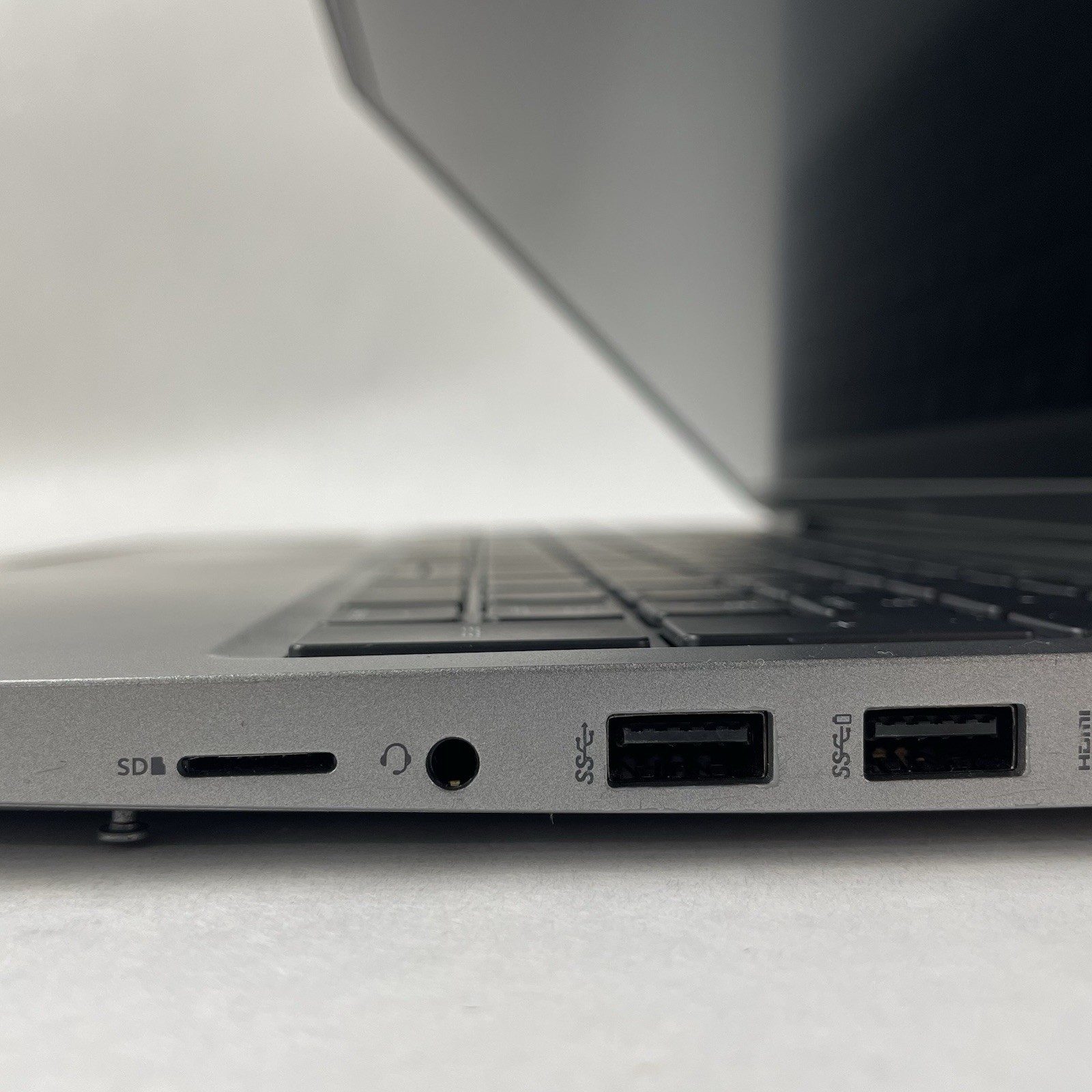 Dell Latitude 5520 15.6″ i5-1135G7 2.40 GHz 8 GB RAM No SSD/OS/AC/Battery – READ