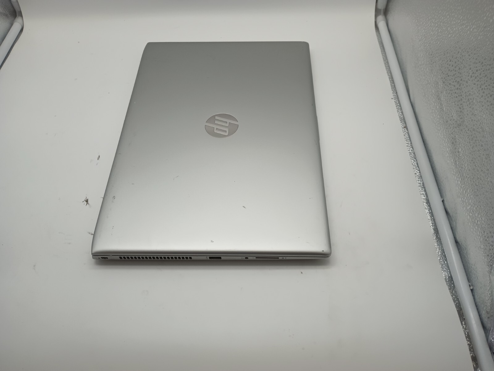 ProBook 450 G5 w/charger. (Bad Battery!!)i5 8th gen(4cores).8GB.128GB M.2.15.6″
