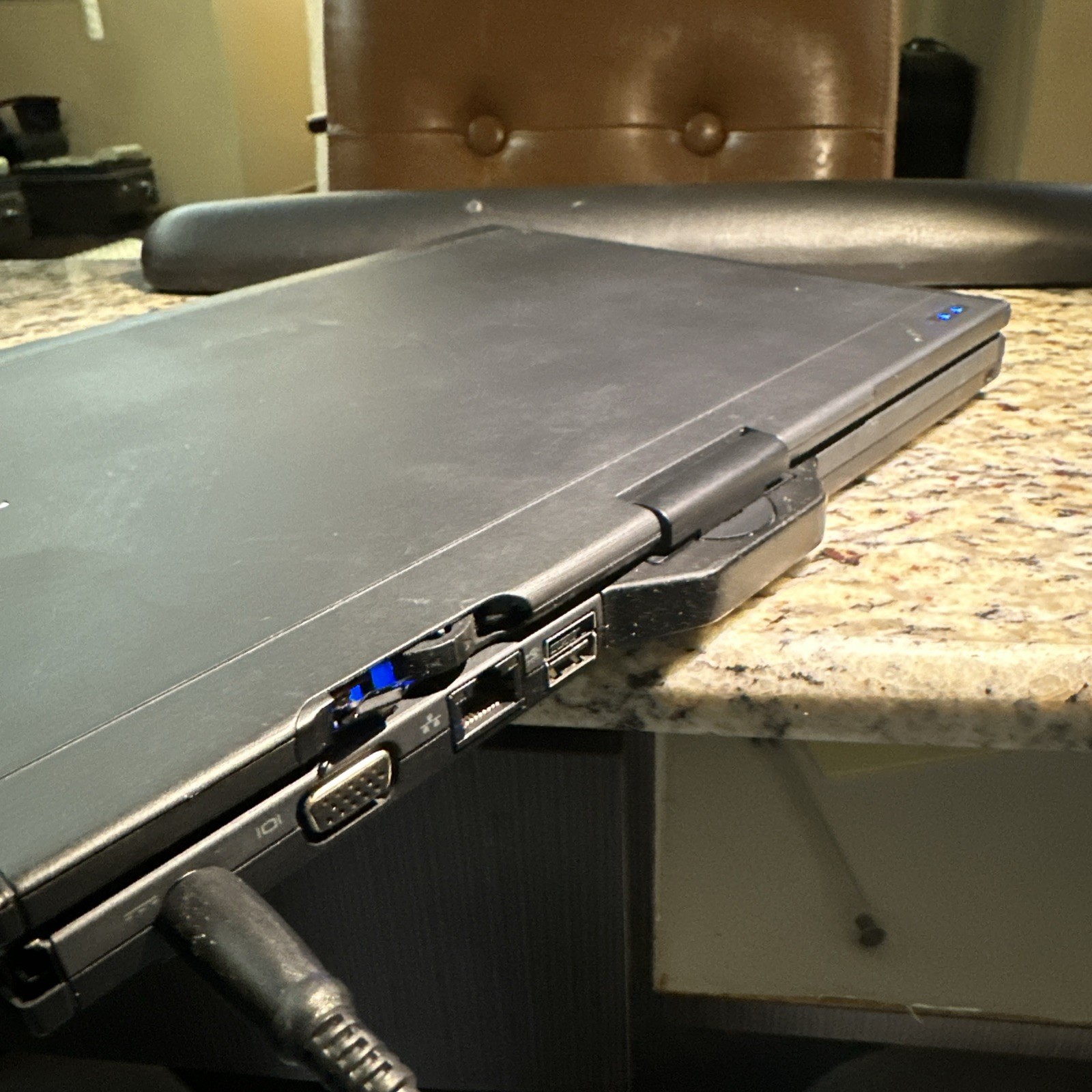 DELL LATITUDE XT2 PP12S Laptop Intel CORE2 DUO U9400 Windows 7 For Parts Only