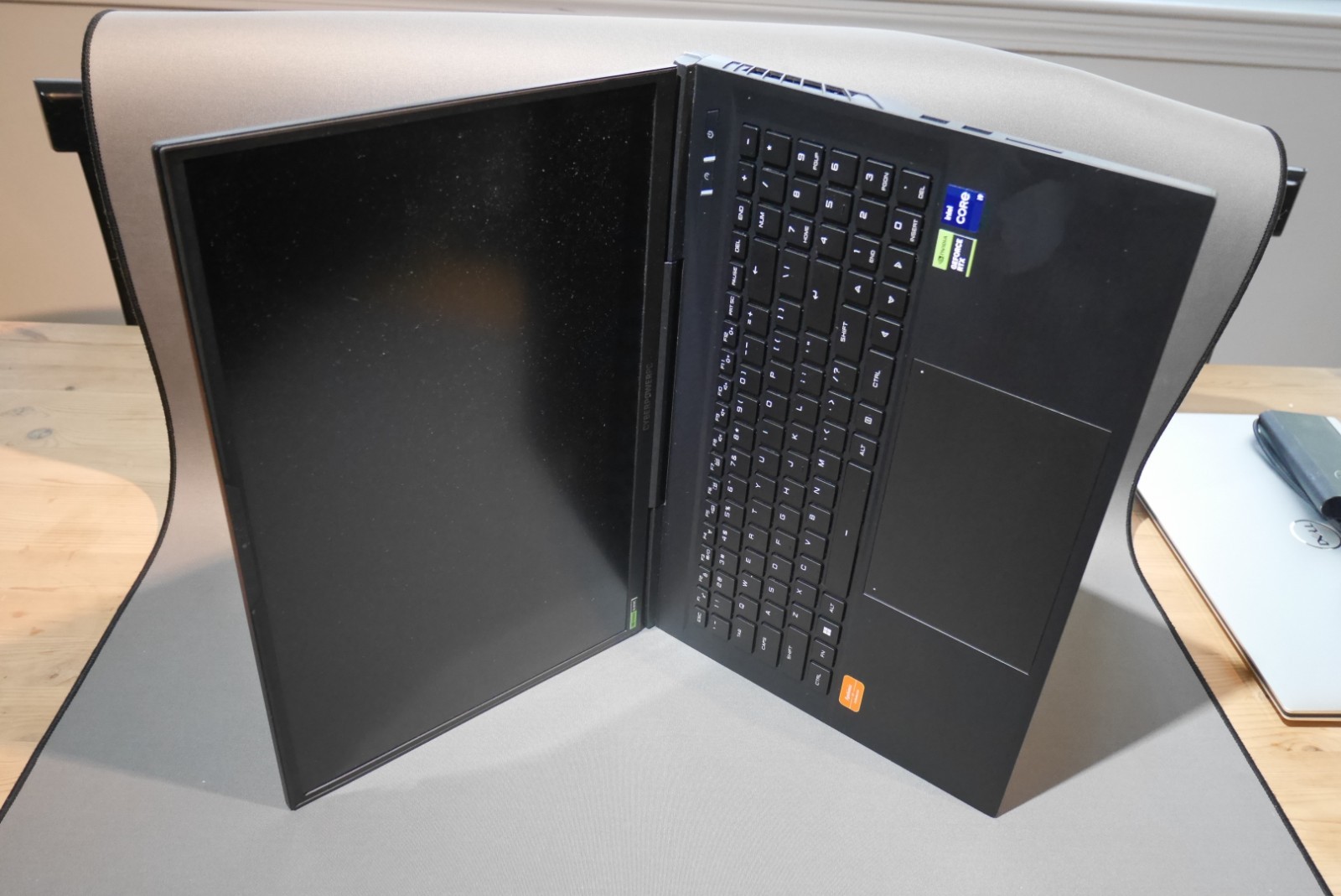 CyberPowerPC Tracer VI – Intel Core i9-13900HX – 64GB – 2TB – GeForce RTX 4090