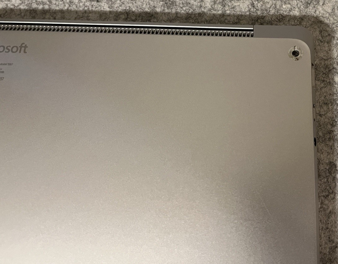 Microsoft Surface Laptop 3 i7-1065G7G @ 1.3GHz 16GB 512GB SSD W-11 Pro Silver