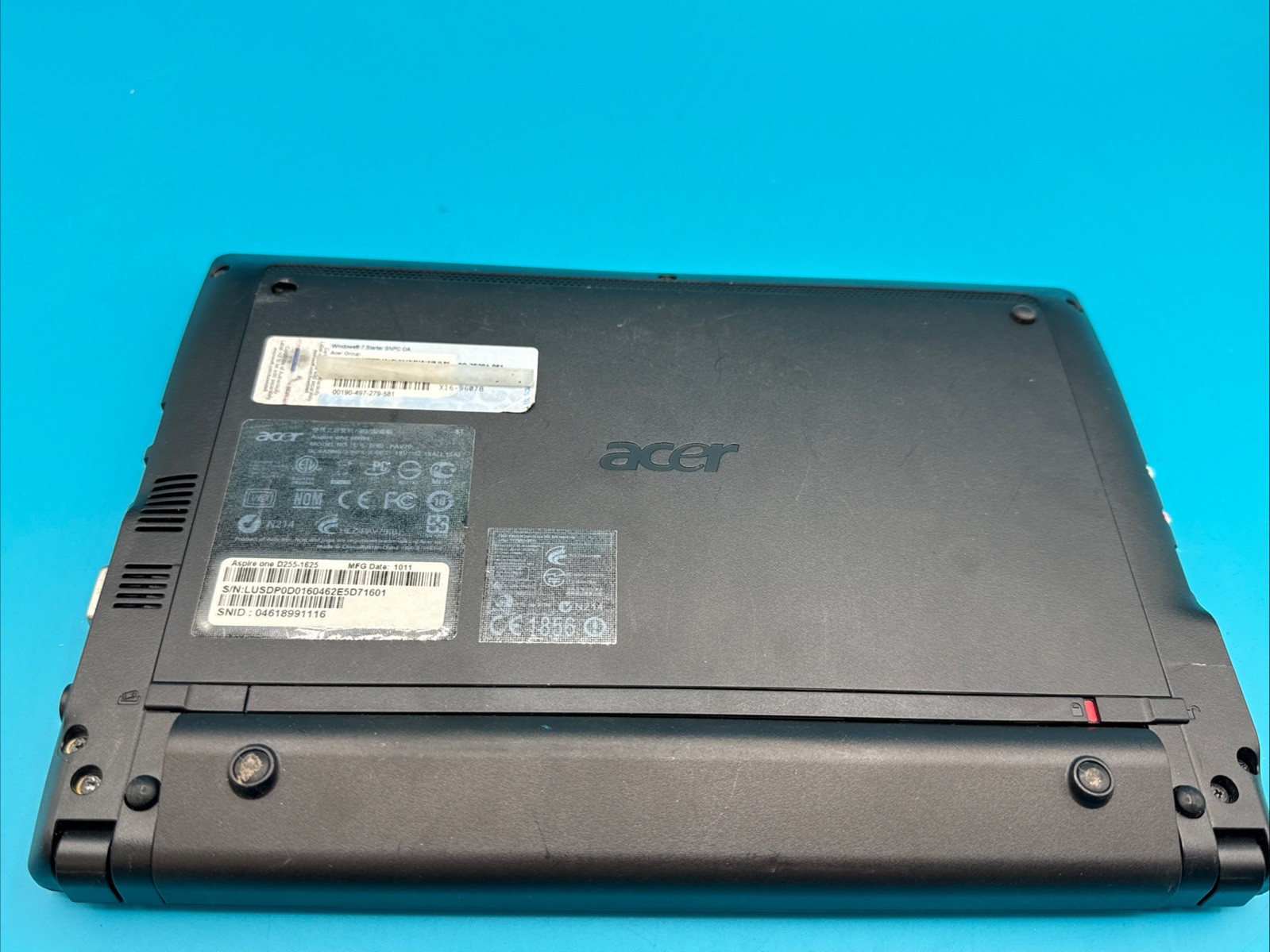 Acer Aspire One Happy PAV70 Black Mini Laptop Netbook Bodhi Linux Installed