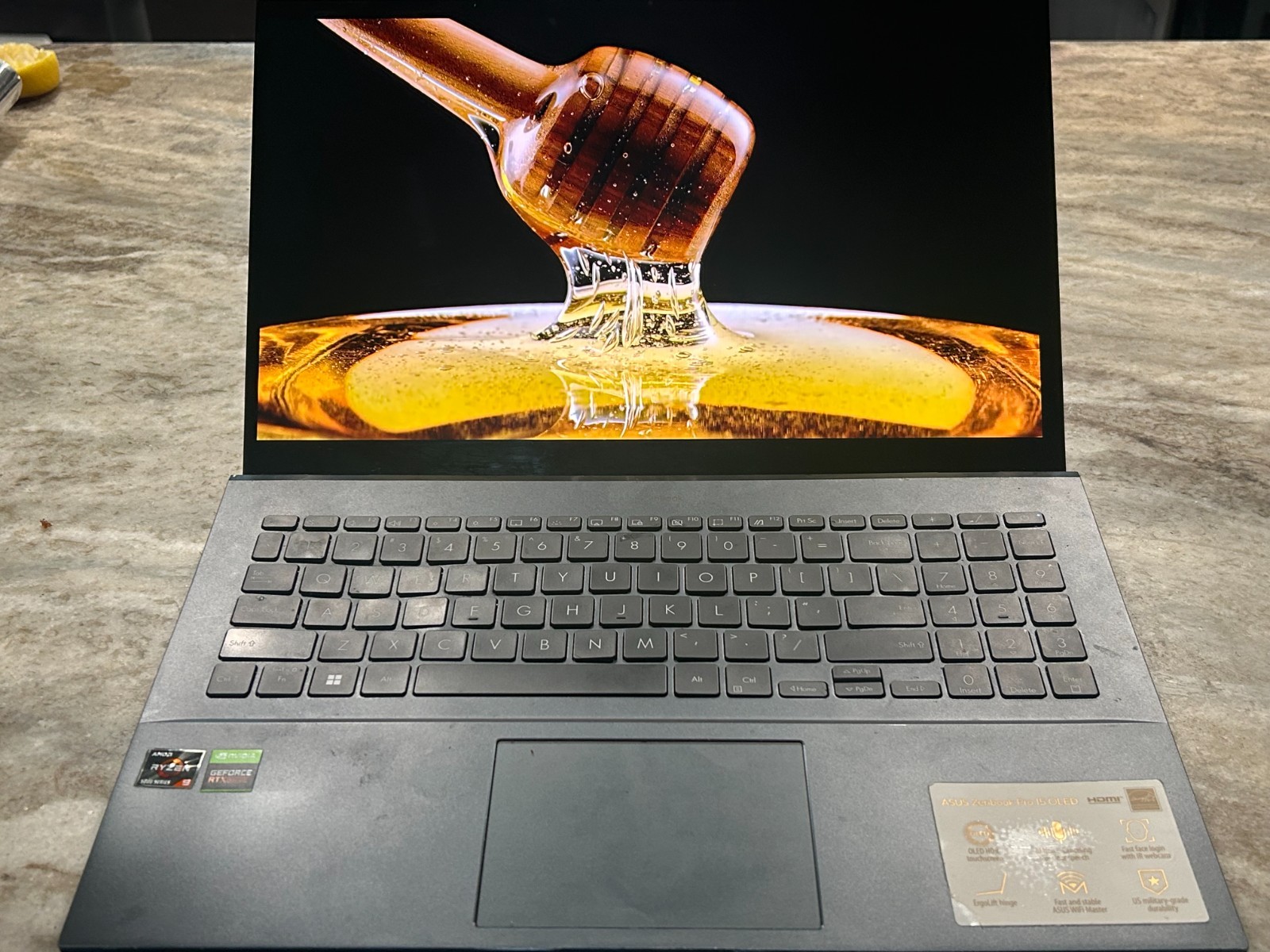 ASUS ZenBook Pro 15 OLED Ryzen 9 5900HX RTX 3050 Ti