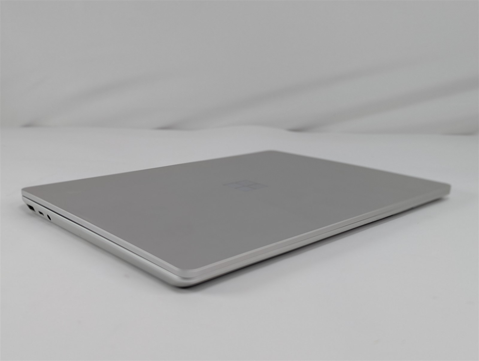 Microsoft Surface Laptop Go 2 2022 12.4″ i5-1135G7 2.4GHz 16GB RAM No Storage