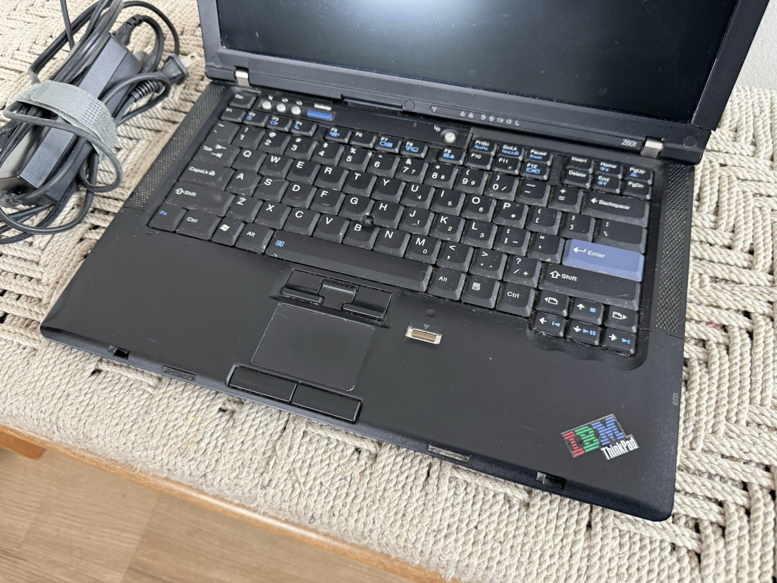 🍊 Vintage IBM Lenovo 14.1″ T60 Thinkpad T2400@1.83GHz 2GB RAM 60GB Windows XP