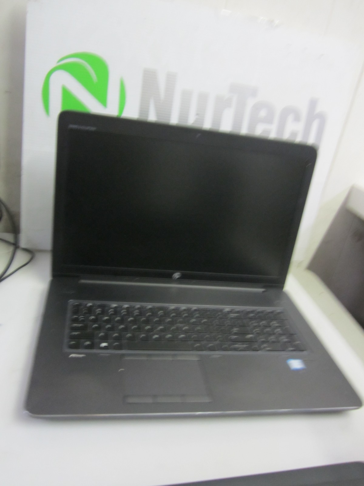 HP ZBook 17 G3 17.3″ i7-6700HQ 2.60GHz 16GB/256GB UBUNTU Laptop + AC NO BTRY