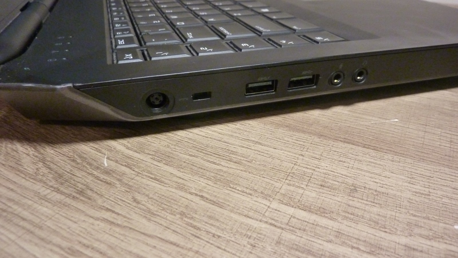 Dell Alienware 17 R3 Gaming Laptop i7-6700HQ GTX 1070 17.3″ for PARTS w/ AC