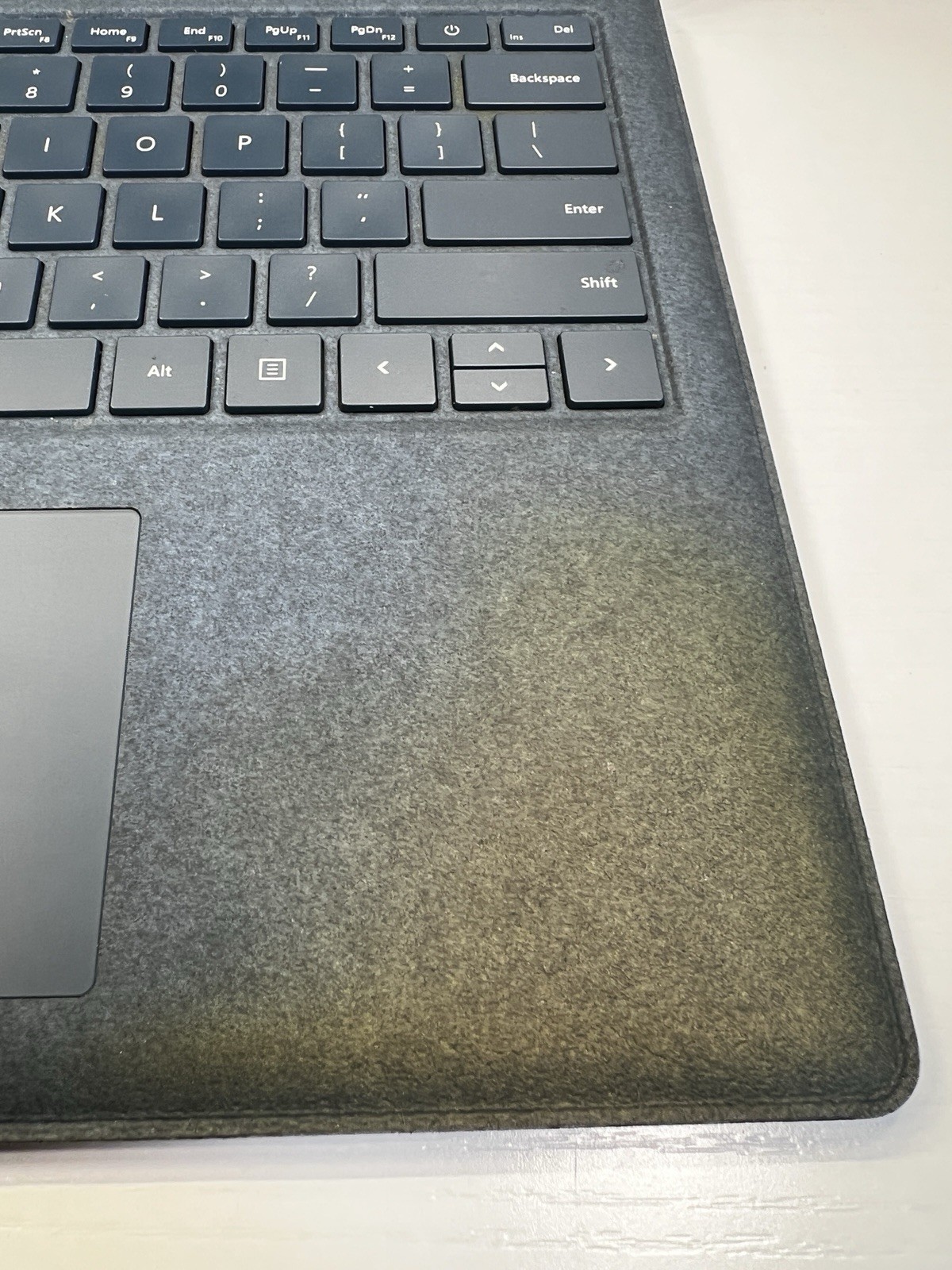 Microsoft Surface laptop 2 13.5″ (256GB, Intel Core i5 8th Gen. 1.60 GHz, 8 GB)