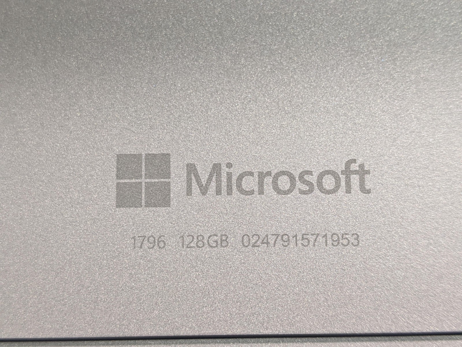MS Surface Pro 1796 12.3″ 2736×1824 TOUCH i5-7th Gen 2.6GHz 4GB 128GB SSD AS-IS