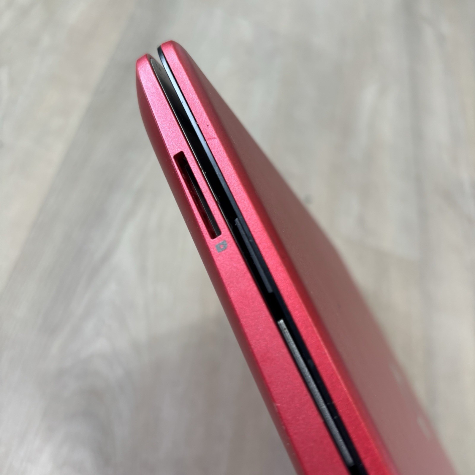 HP 15-FD0083WM Laptop 15.6″ Red, Intel Pentium N200