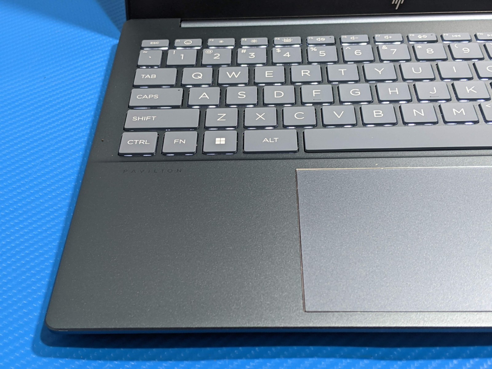 HP Pavilion Plus 14-ey0023dx 14″ WQXGA Ryzen 5 7540U 3.2GHz 16GB 512GB SSD +PA