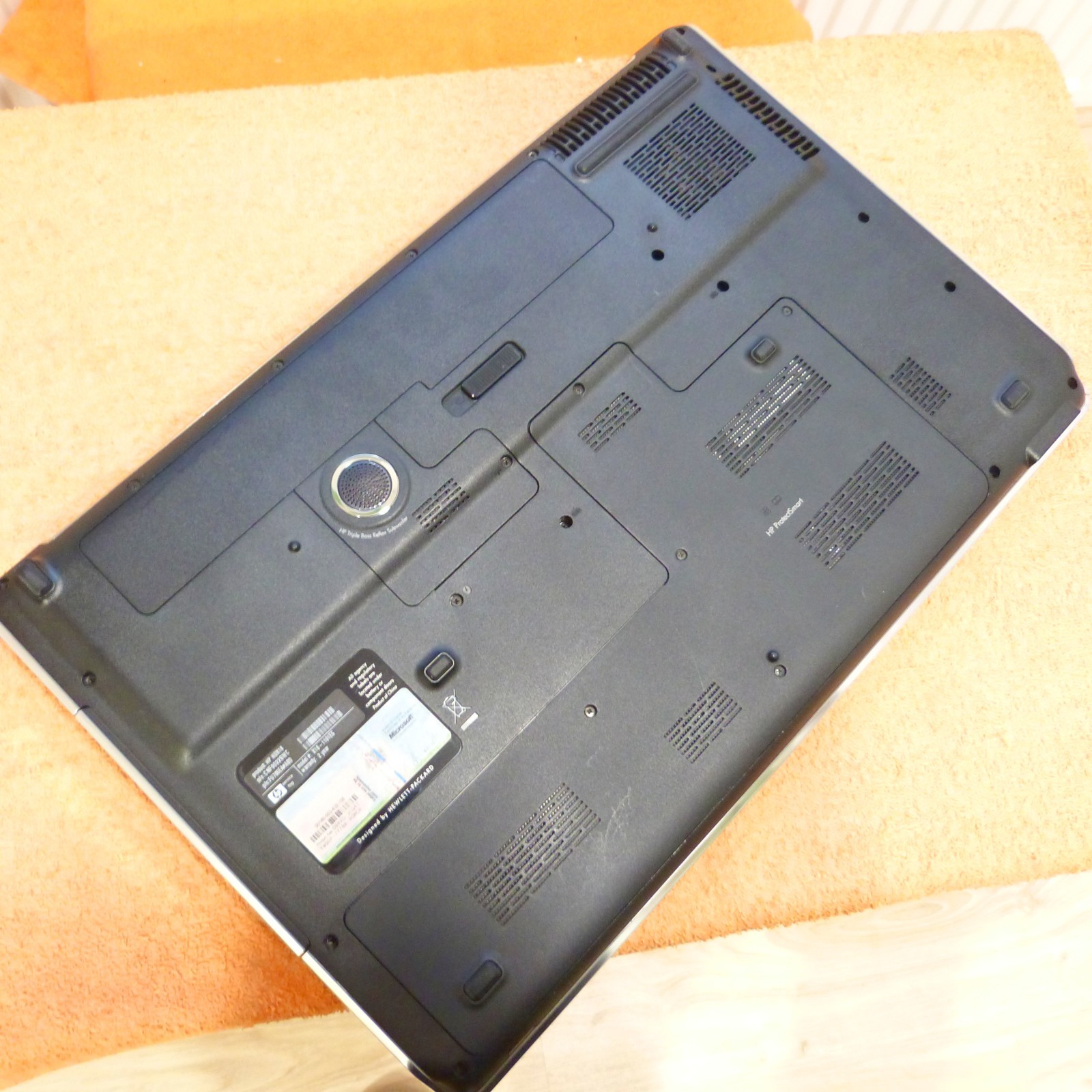 XL LOT HP DV8 18″ MONSTER Car Cinema FULLHD l SSD Windows 10 l HDMI BLURAY