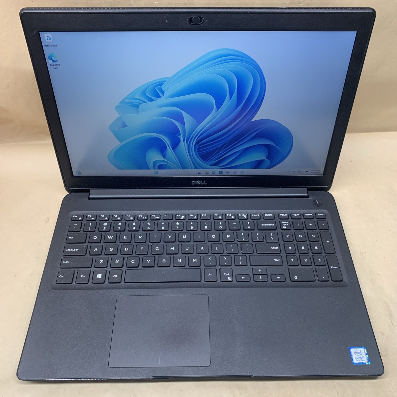 Dell Latitude 3500, i7-8565U @ 1.8GHz, 8GB RAM, 256GB SSD, NVIDIA MX130, W11P