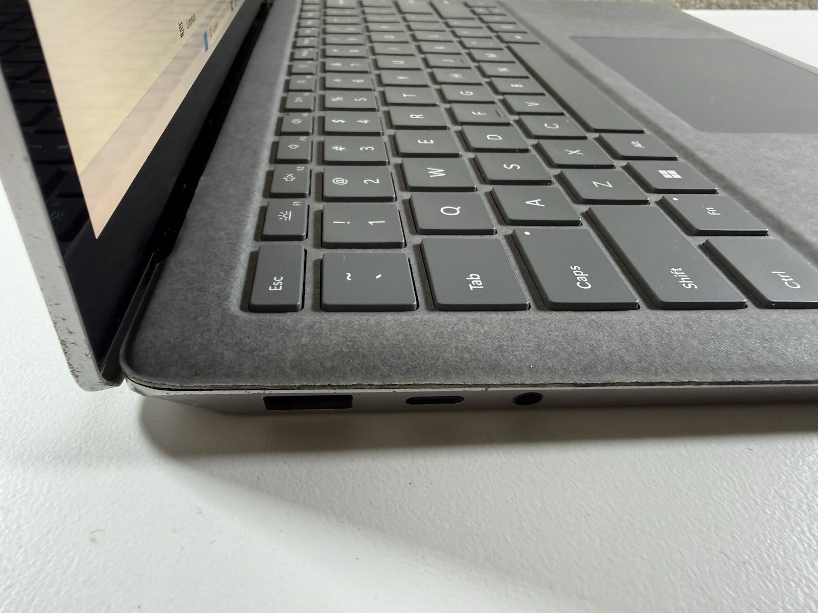 Microsoft Surface Laptop 5 13.5” 1950 Intel Core i7-1265U 16GB RAM 512GB NVME