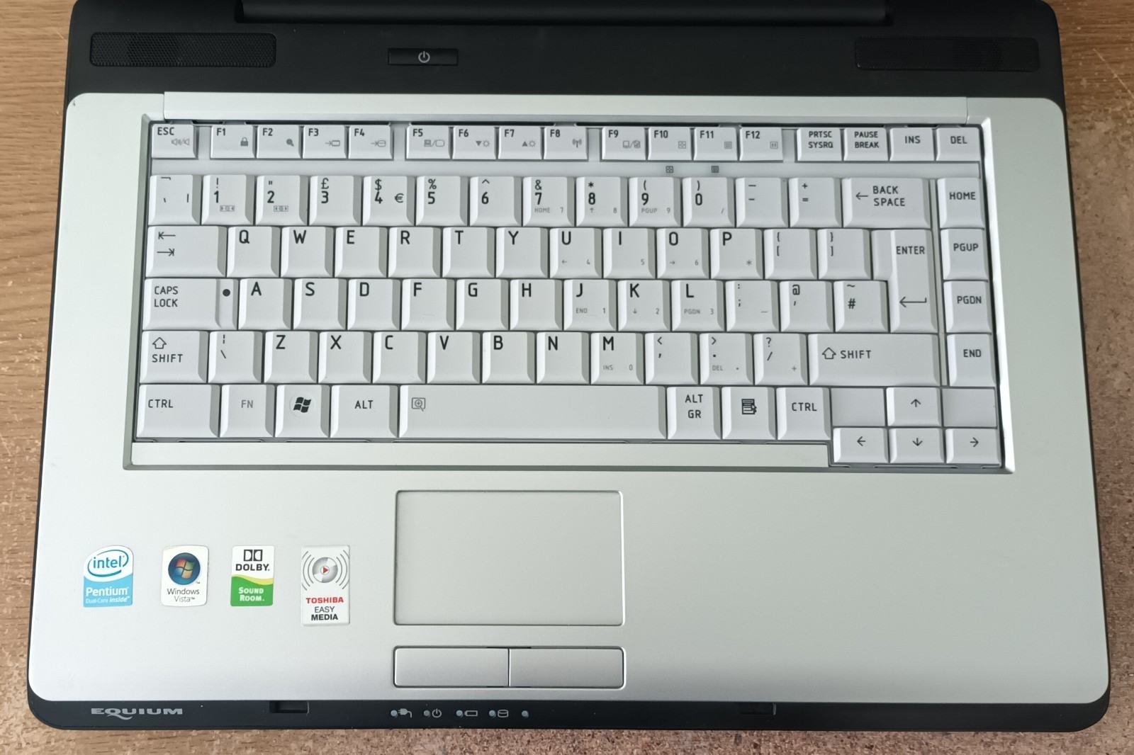 Toshiba Equium A200 PSA-F5E Laptop Notebook 15.4″ 2GB 250GB SSD Windows Vista