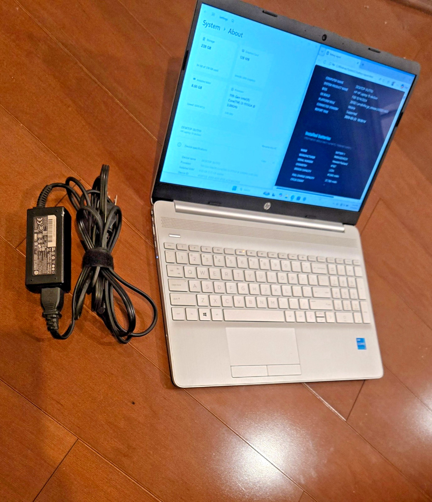 HP laptop 15.6″ screen 11th Gen Intel i3 8gb ram 256gb SSD w/charger Windows 11