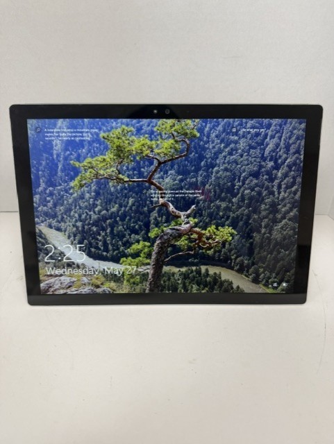 Microsoft Surface Pro 4 12.3″ | i5-6300U 2.40GHz | 8GB RAM 128GB SSD *ETCHED*