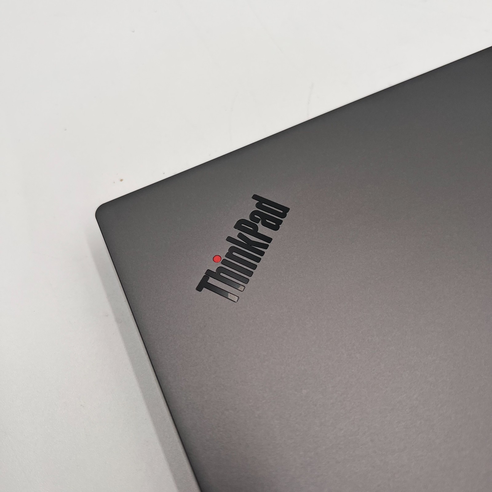 Lenovo ThinkPad X1 Yoga 4th Gen 14″ i7-8665U 16GB RAM 512GB SSD No OS | TESTED