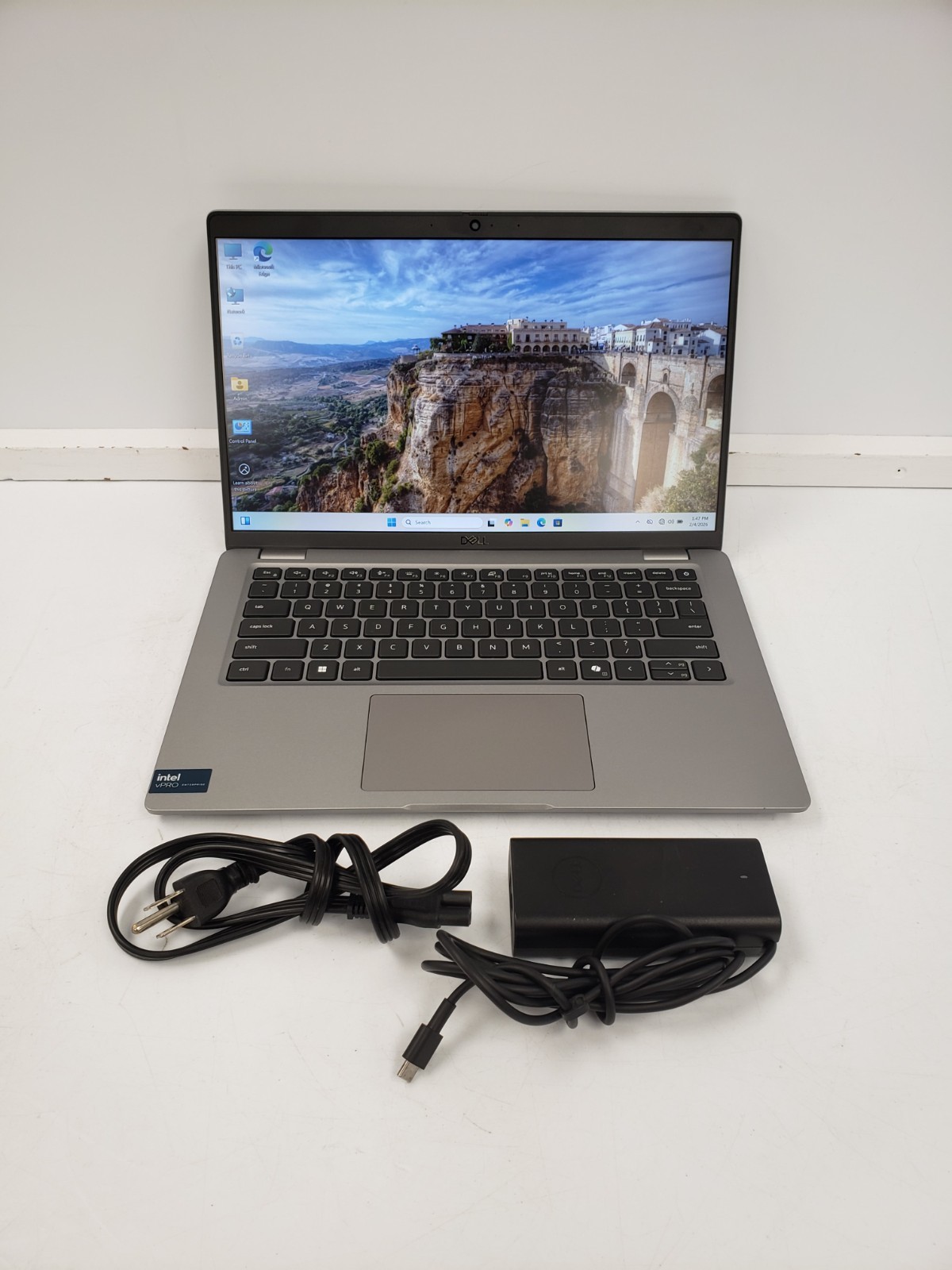 (83131-1) Dell P165G Laptop