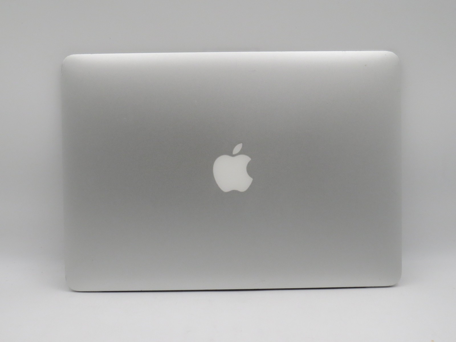 MacBook Air A1466 | i5-5250U @ 1.6GHz | 8GB DDR3 | 13.3″ Display | No HD/OS/AC