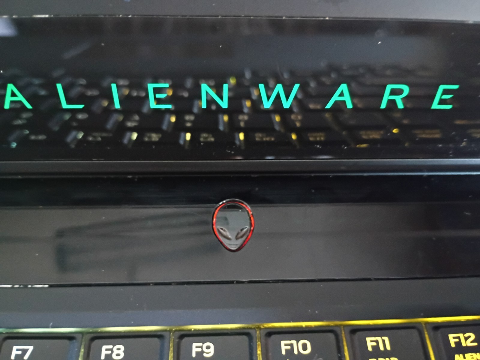 ALIENWARE 17 R4: i7-7700HQ @ 2.8, 32 GB DDR4 RAM, 1.512 TB SSD & HDD