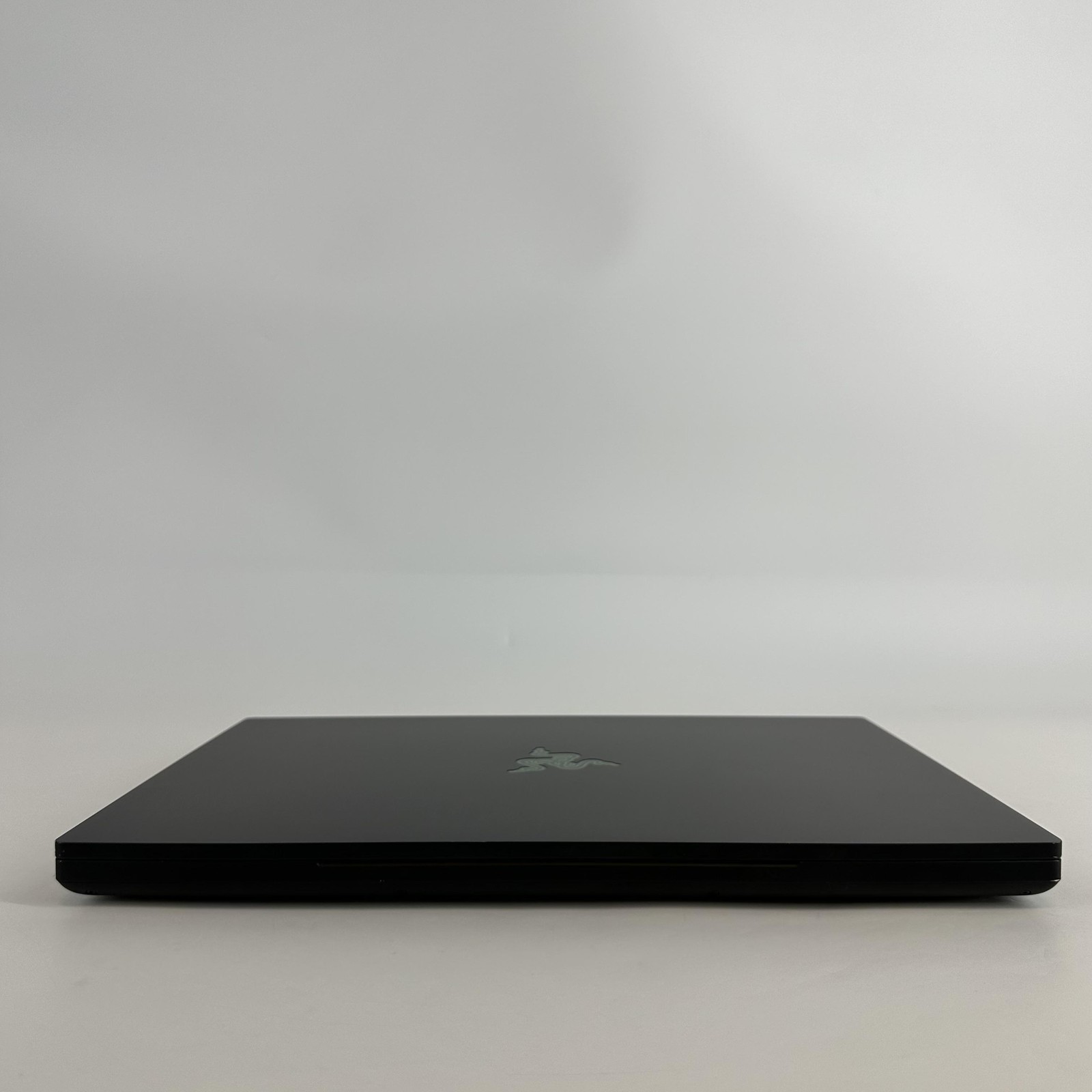 Razer Blade 16 120Hz UHD+ 2.2 GHz i9-13950HX 32GB 1TB/1TB RTX 4090 Very Good