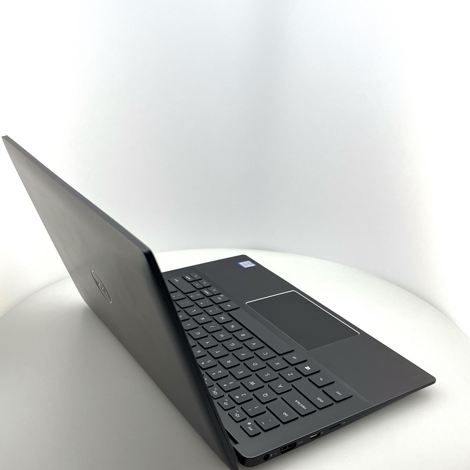 Dell Latitude 3301 Core i3-8145U@ 3.9 GHz 128GB SSD 4GB RAM Win 11 Pro