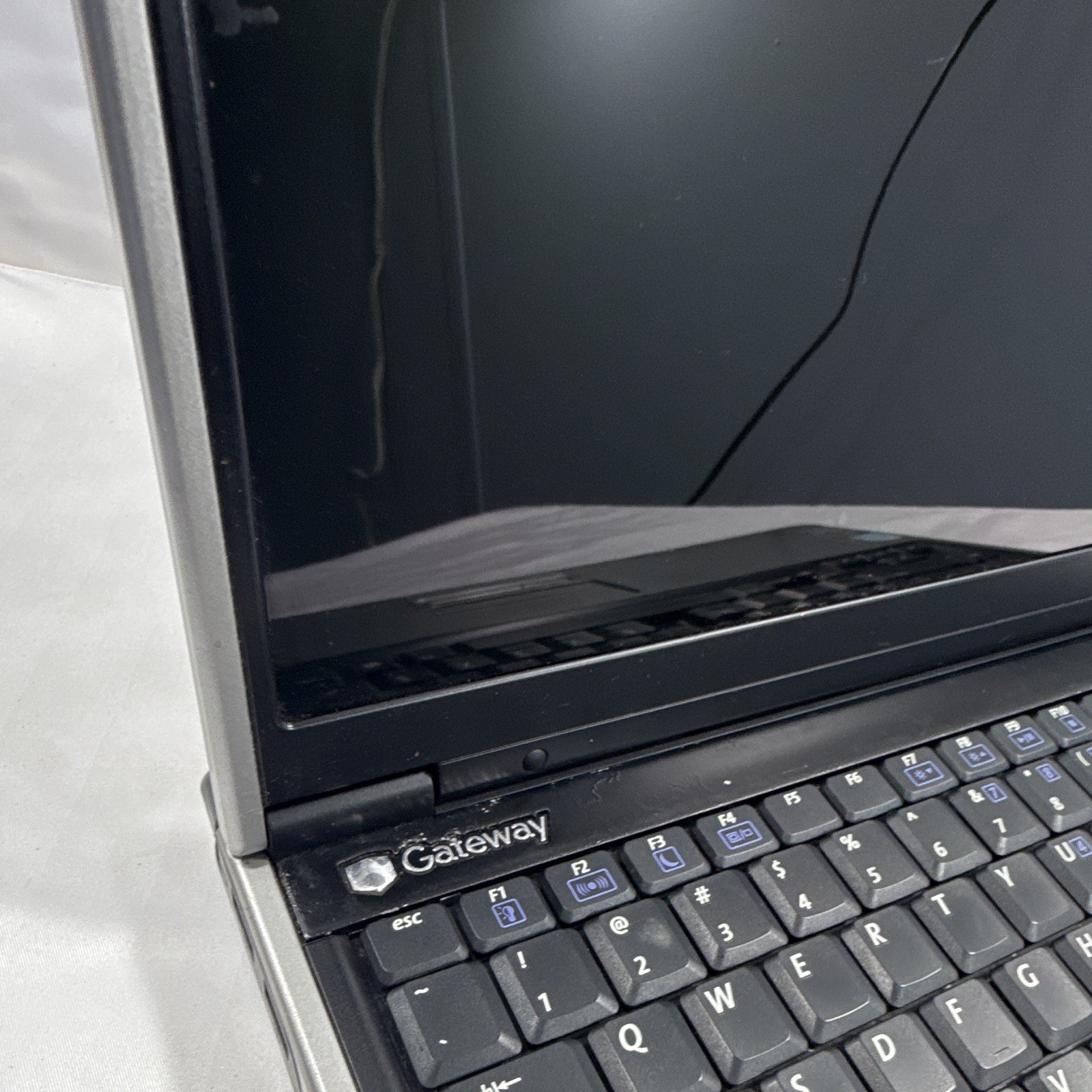 Gateway N-7323u 14″ Laptop Core 2 Duo 1.66GHz 2GB 160GB HDD Win XP