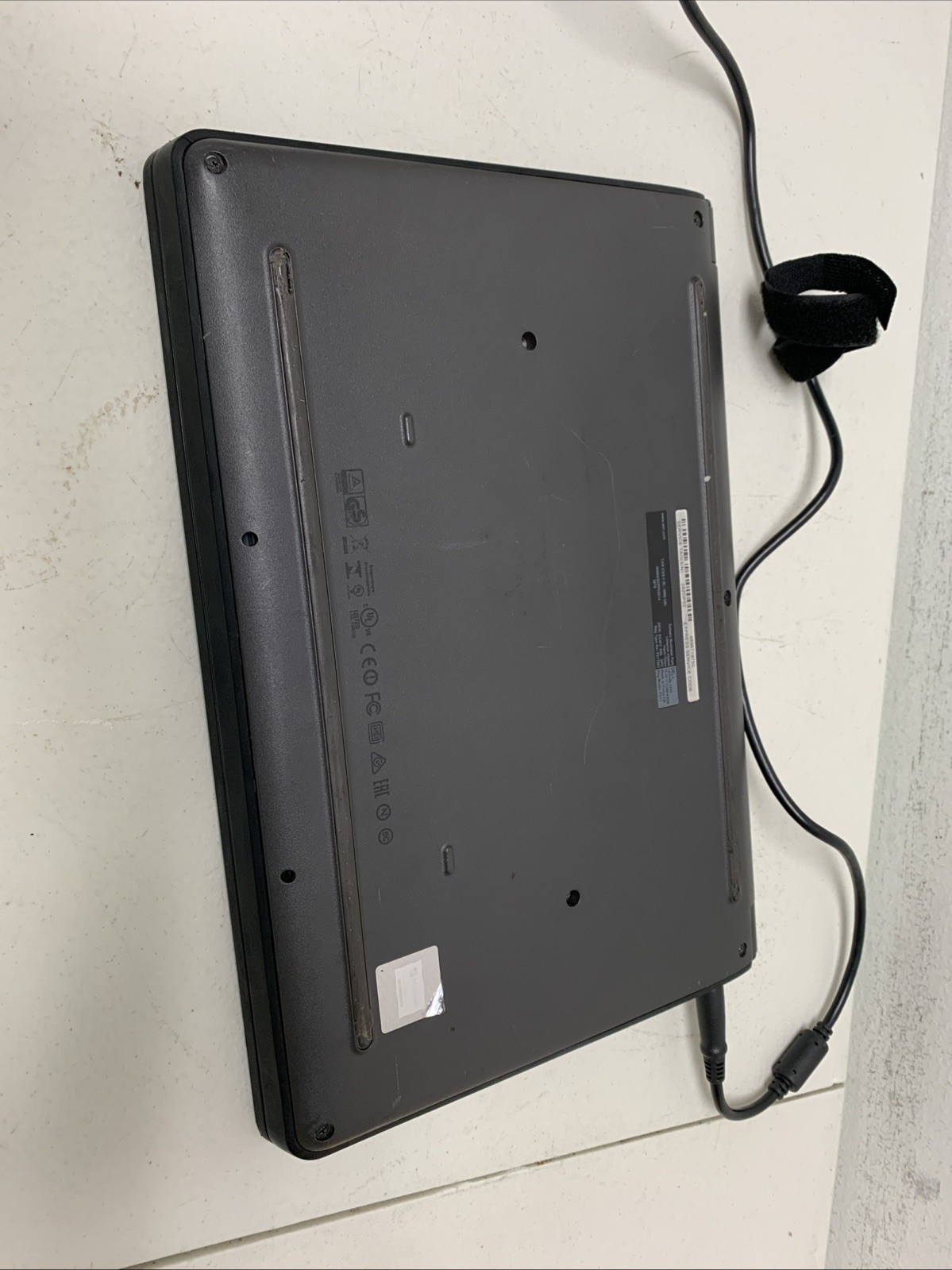 DELL LATITUDE 3150 INTEL CELERON N2840 Wind 10 Bad Battery AS-IS Read Descri