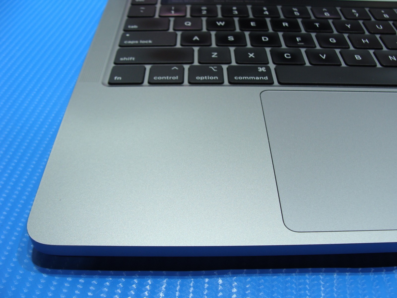 Apple MacBook Pro 13″ (2020) A2251/BTO i7-1068NG7 2.3GHz 16GB 512GB OS Sonoma