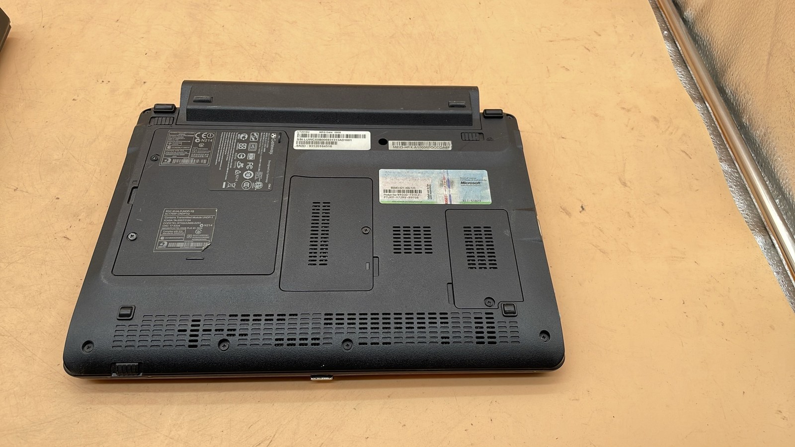 Gateway KAV60 10.1-Inch & IBM ThinkPad T42 Type 2379 14.1-Inch Laptops No HDD