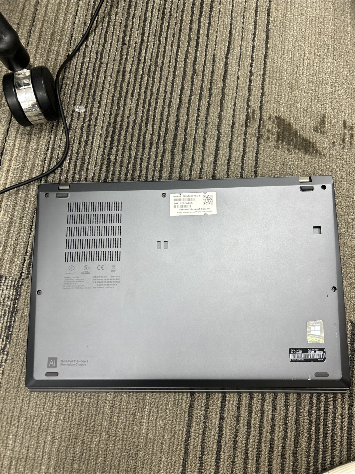 Lenovo Thinkpad t14s Gen 2 i7-(Boots to BIOS) No Storage Drive, Bad Hinge