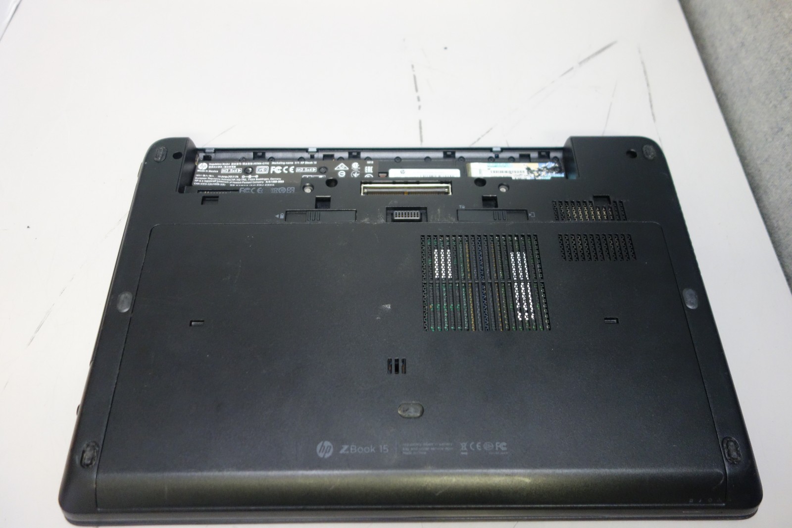 HP ZBook 15 15.6″ i7-4700MQ 2.4GHz 32GB/500GB [NO OS] Laptop + AC [BADBTRY]