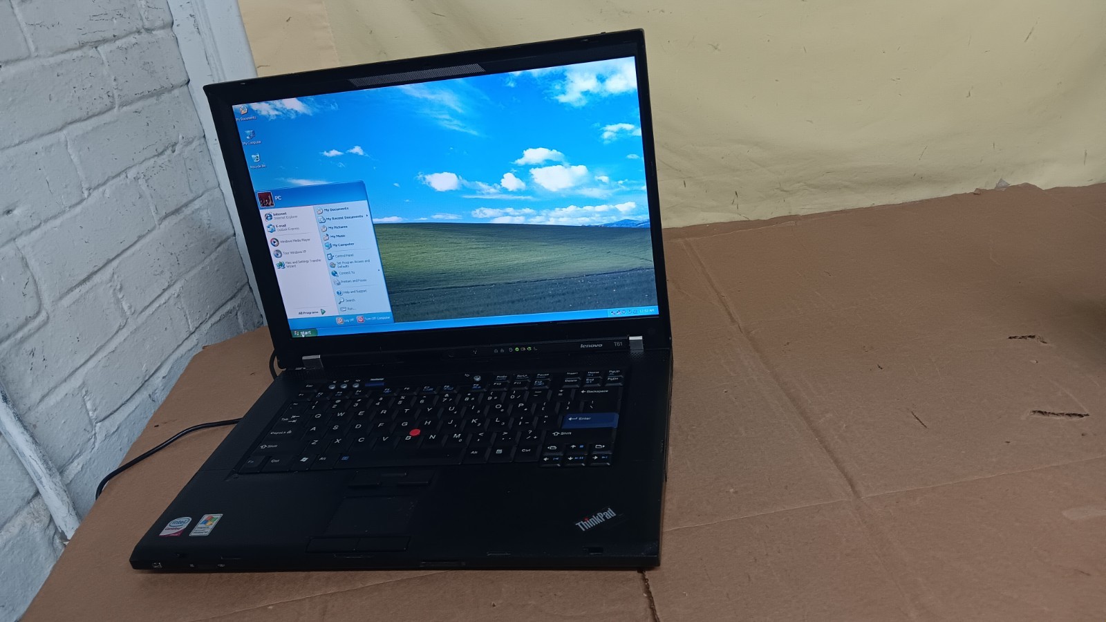 IBM Lenovo Thinkpad T61 Gaming Laptop Windows XP pro SP3 15.4″ LCD Screen DVD