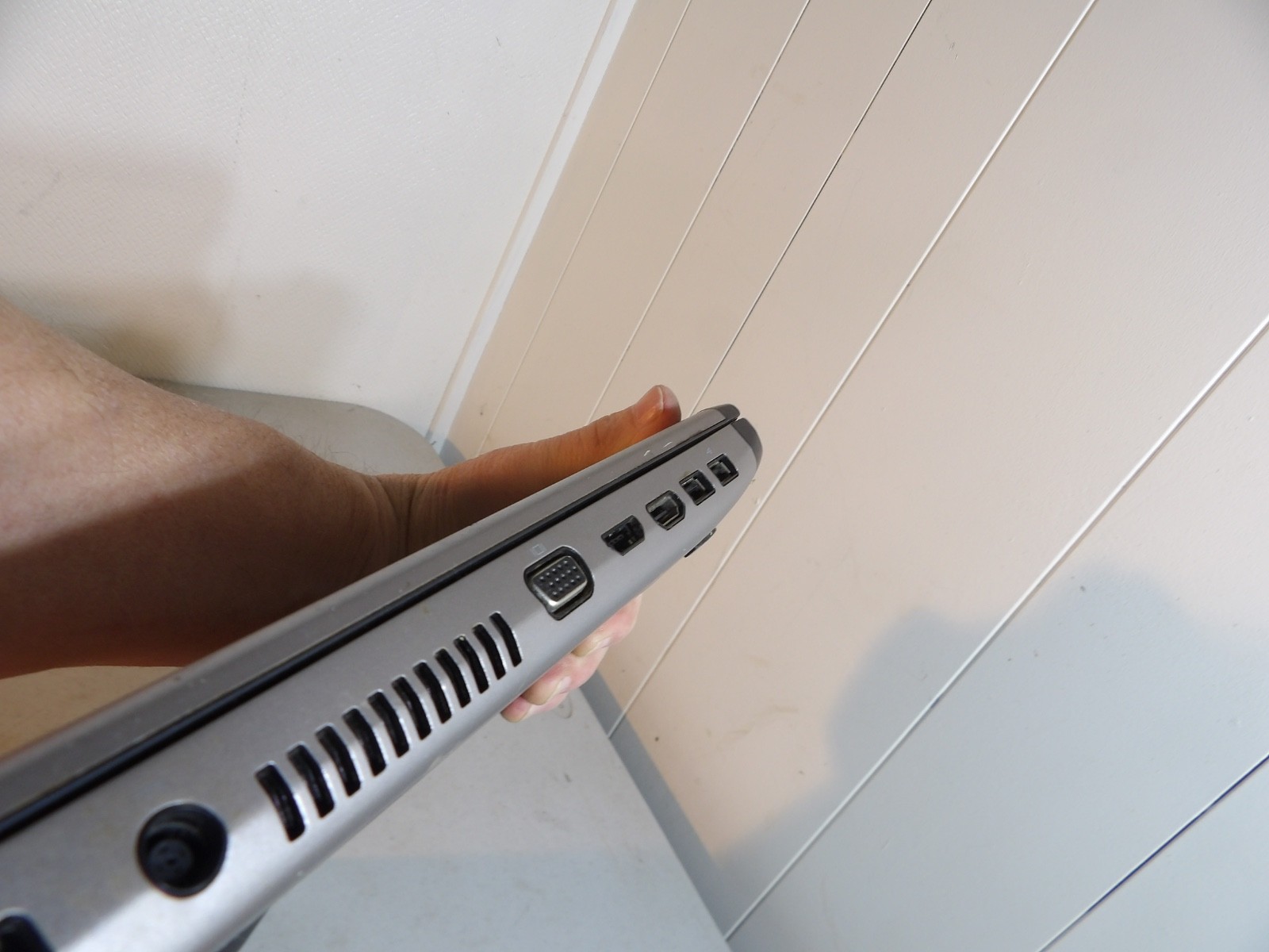 Dell Laptop Vostro ( no power cord , untested ) for Repair only