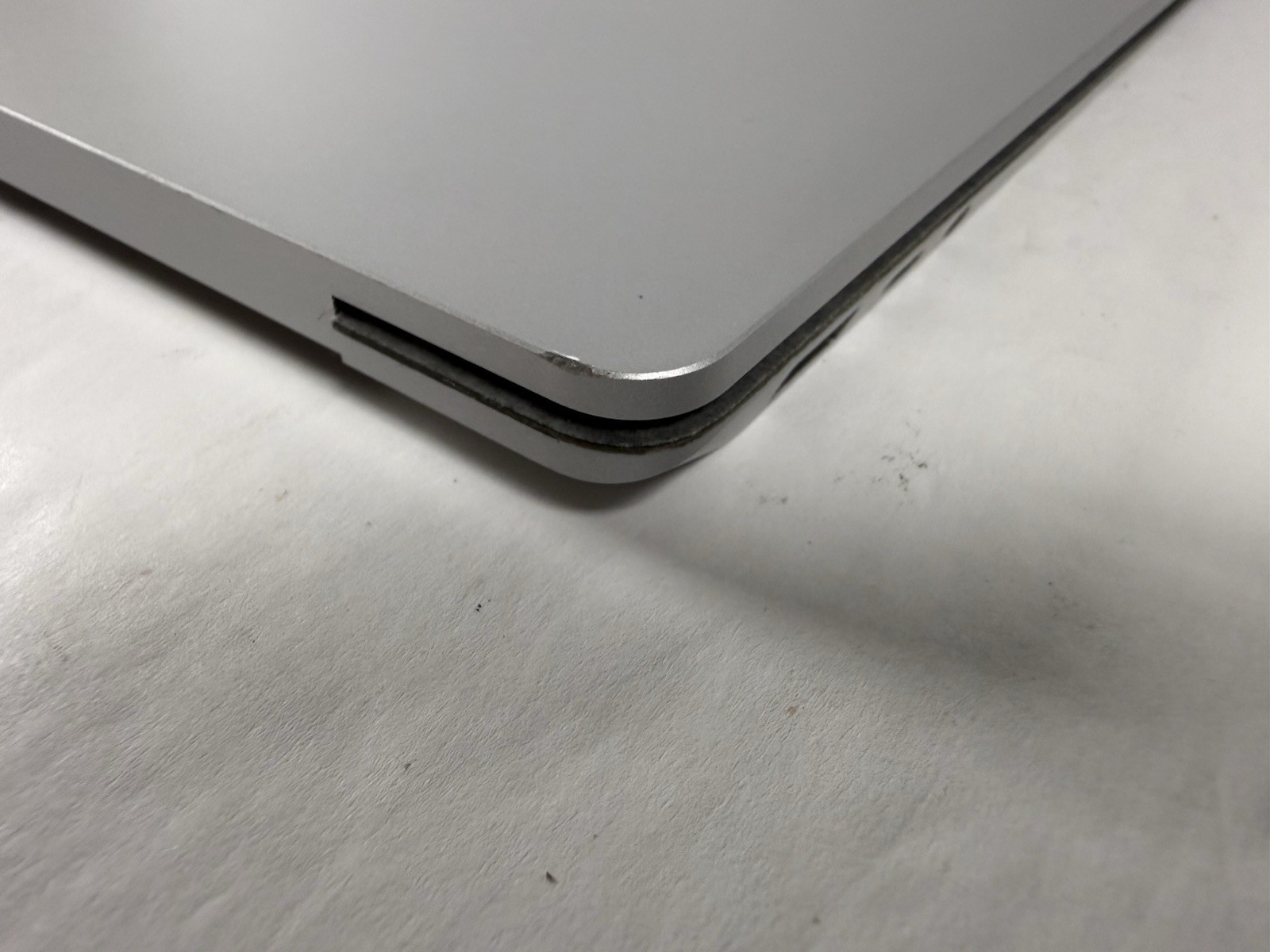 Microsoft Surface Laptop 5 13.5” 1950 Intel Core i7-1265U 16GB RAM 512GB NVME