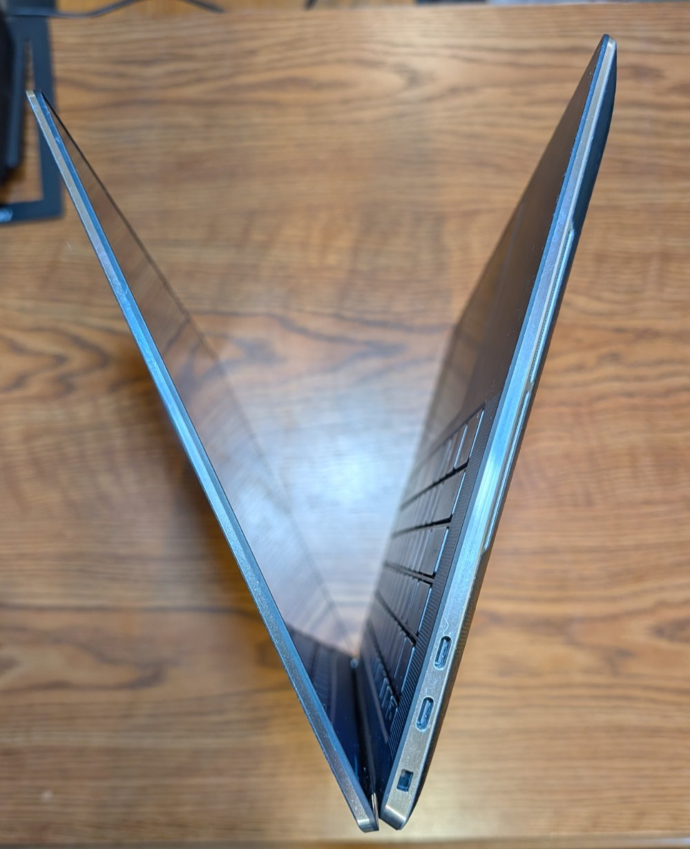 Dell XPS 9510 4K UHD Touch i7-11800H 64GB RTX 3050 1TB Linux USB C 130 W Power