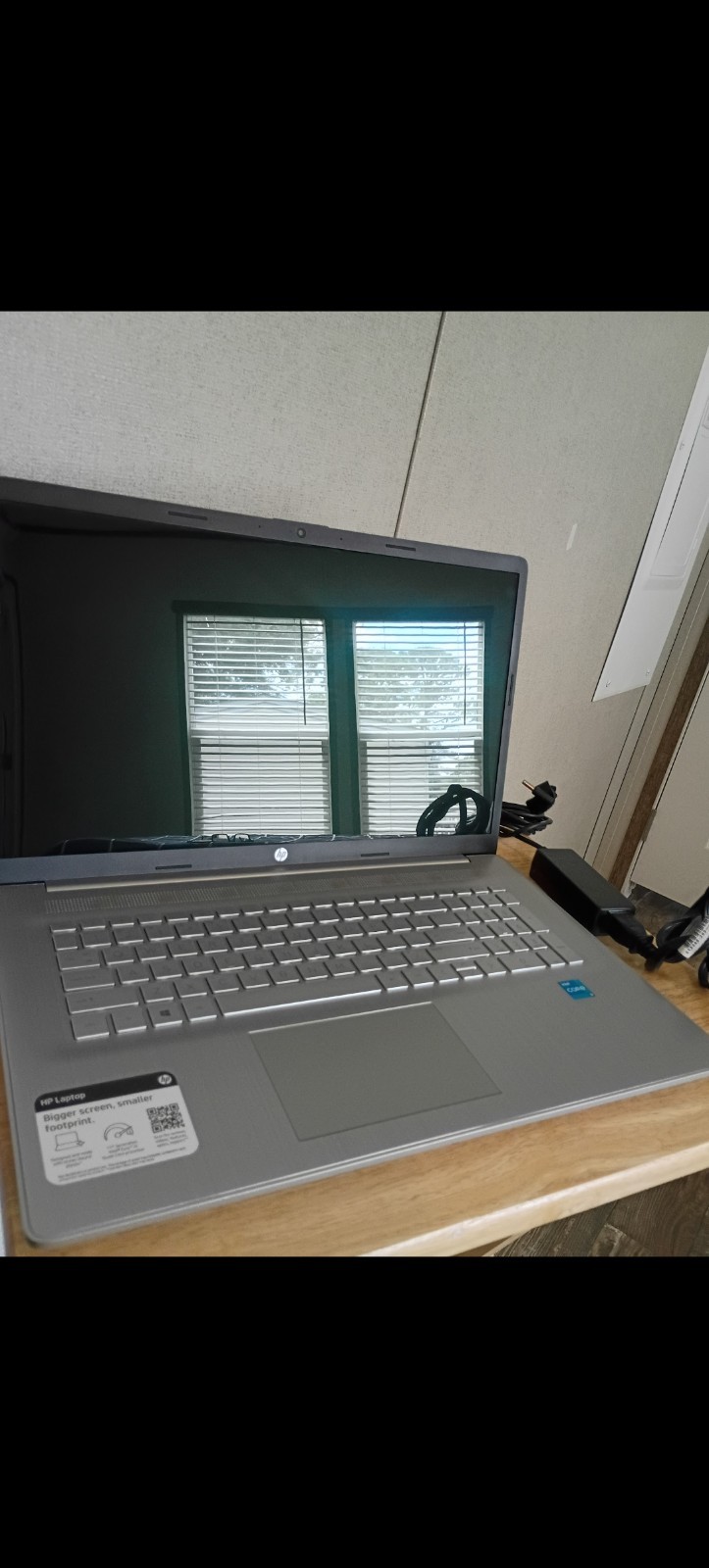 HP 17-CN0010NR 17.3 inch (256GB, Intel Core i3 11th Gen., 3.70GHz, 8GB) Notebook