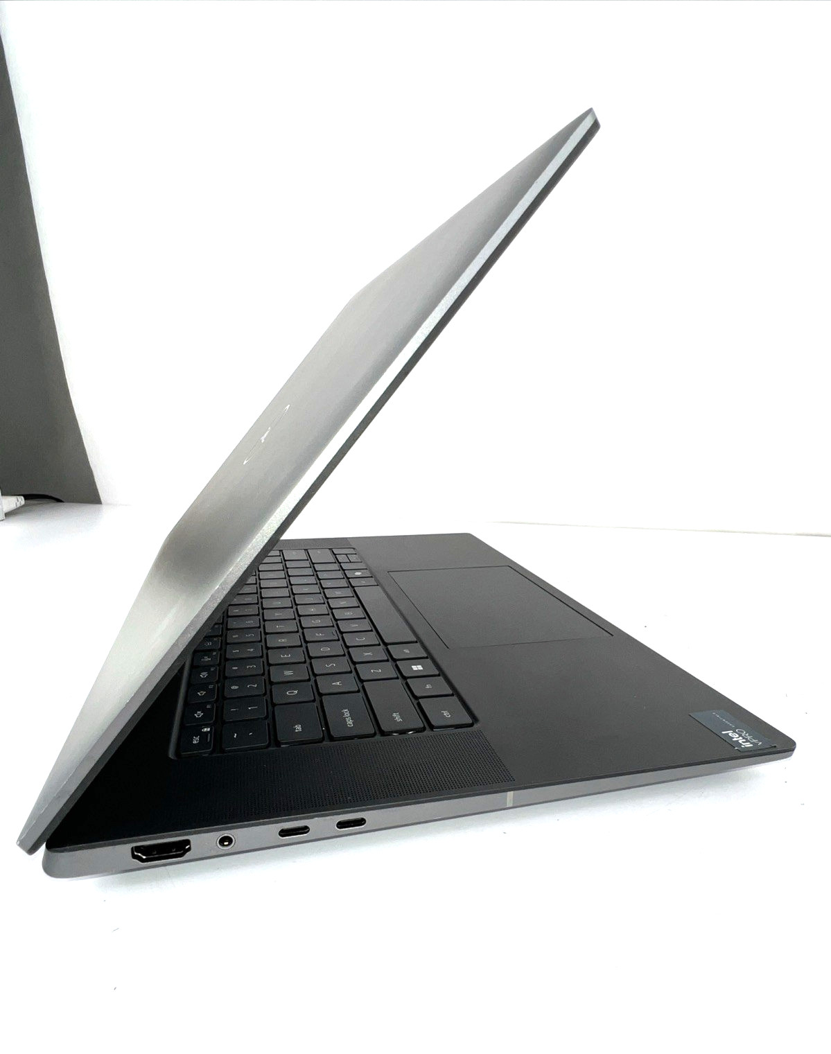 Dell Precision 5690 16″ Core Ultra 7 155H 32GB 1TB SSD RTX 1000 Ada w/AC READ