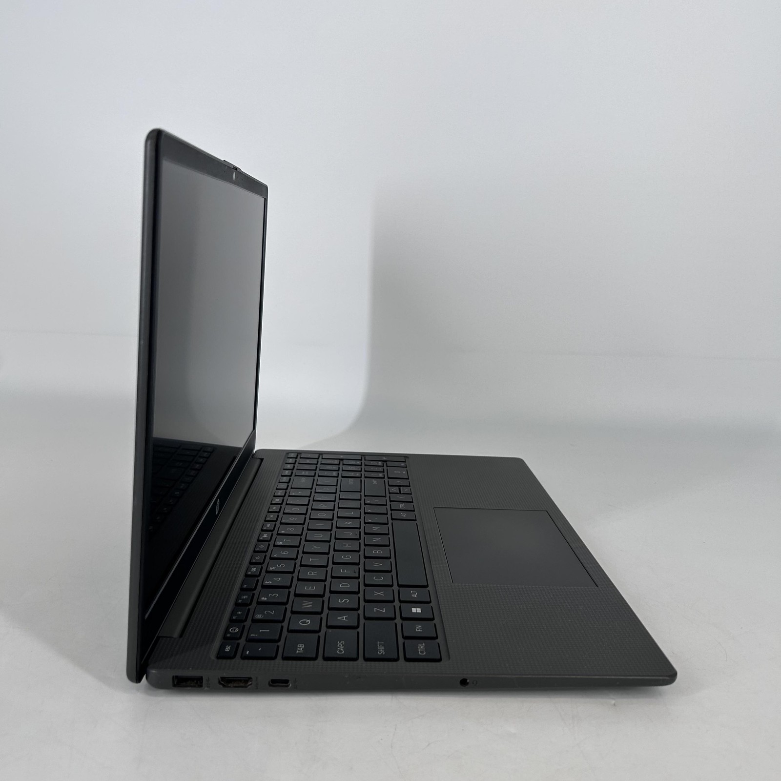 HP 255 G10 15.6 Silver HD 2.0 GHz Ryzen 3 7320U 8GB RAM 256GB SMOKE/HERBAL ODOR