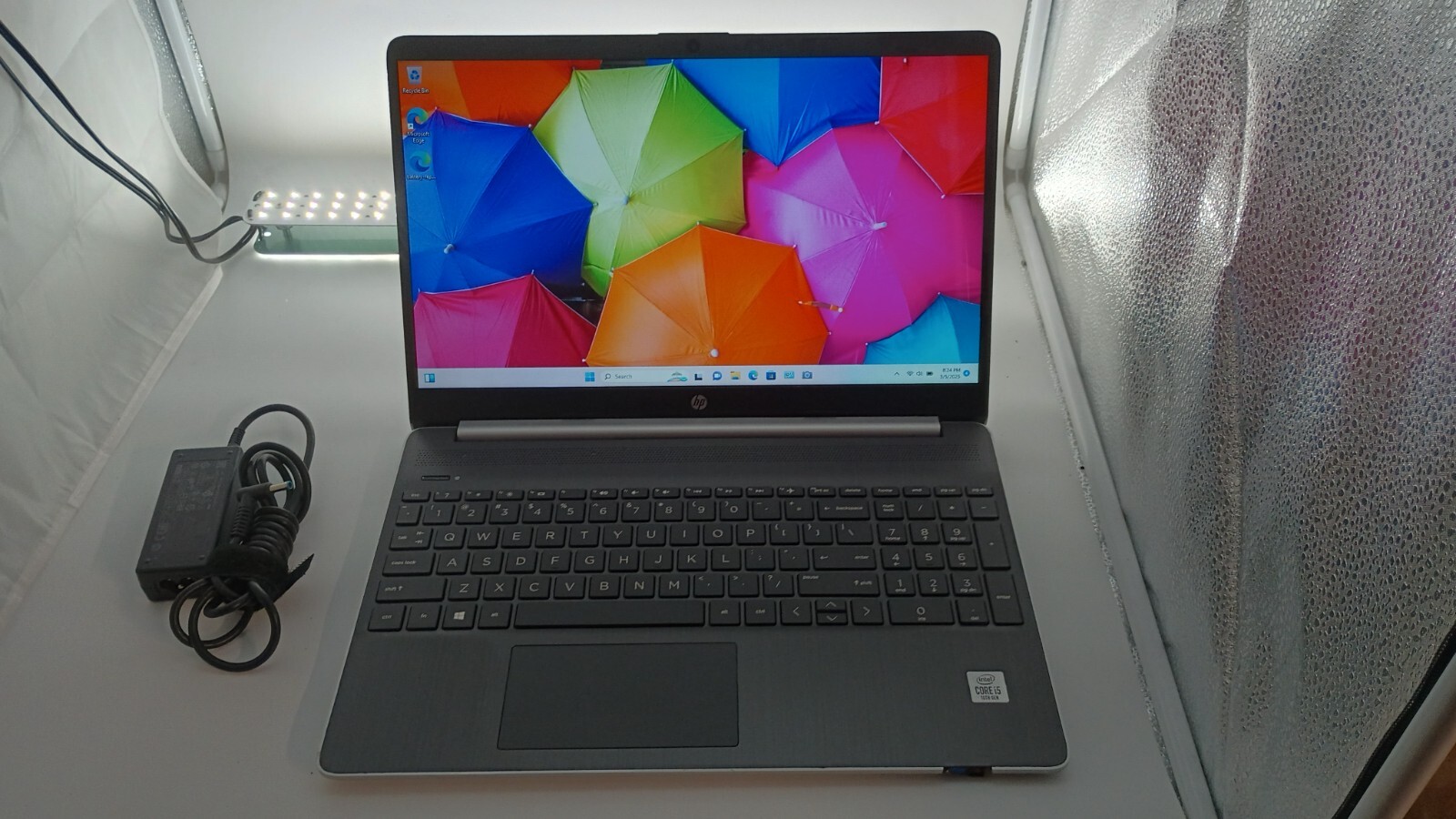 3053 HP 15-dy1751ms w/charger.i5 1035G1.8GB.128GB NVMe.15.6″.W11