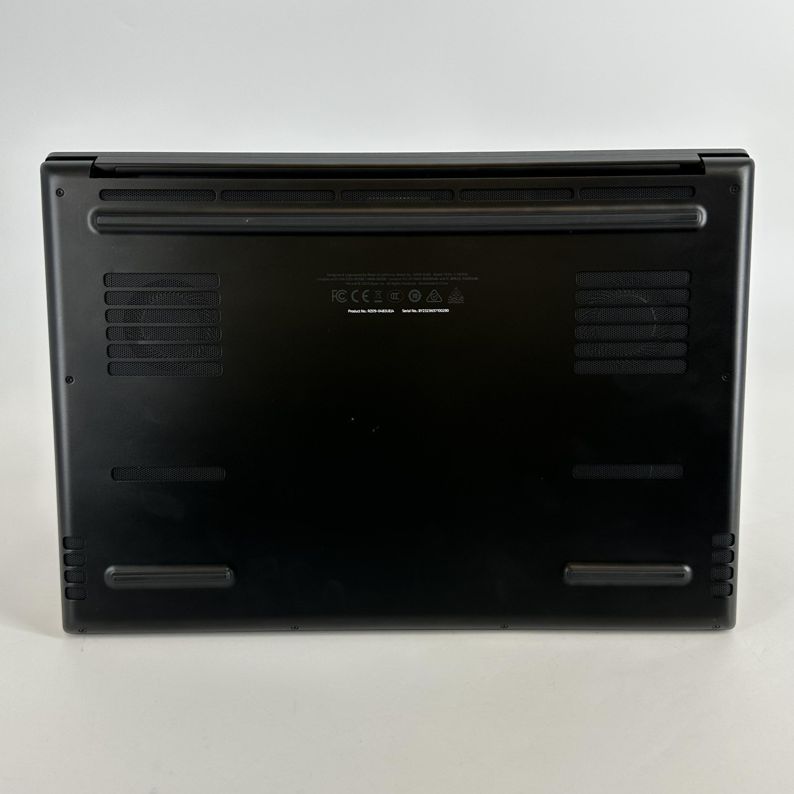 Razer Blade 16 120Hz UHD+ 2.2 GHz i9-13950HX 32GB 1TB/1TB RTX 4090 Very Good