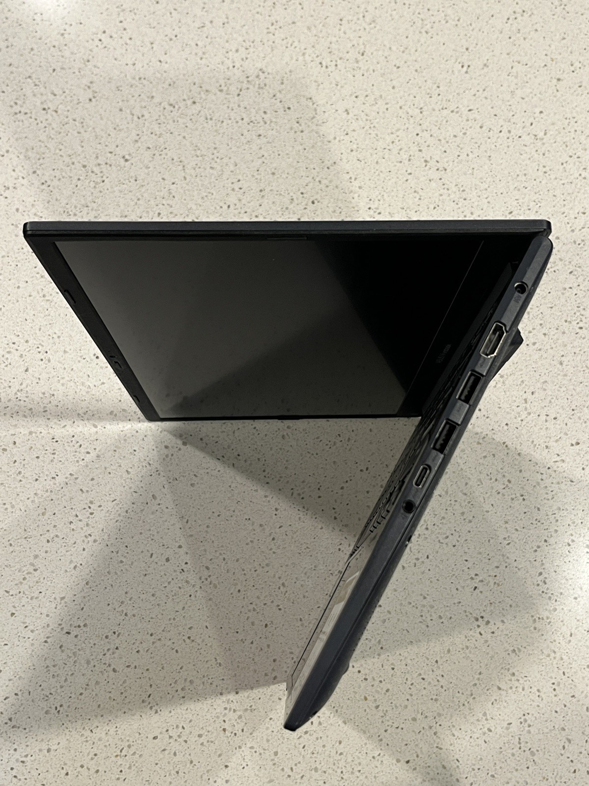 ASUS VivoBook X1404 14″ Intel Core i3-1215U 8GB RAM 256GB SSD NVMe