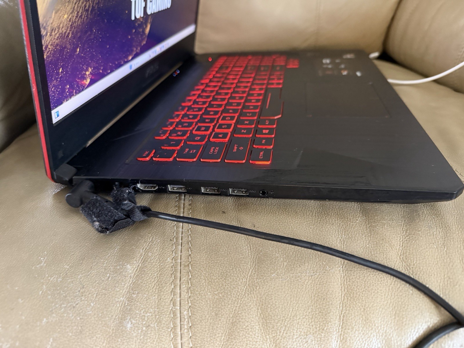 ASUS TUF Gaming 15.6″ Ryzen 5 3550H 8GB 1TB HDD RX 560X Win 11
